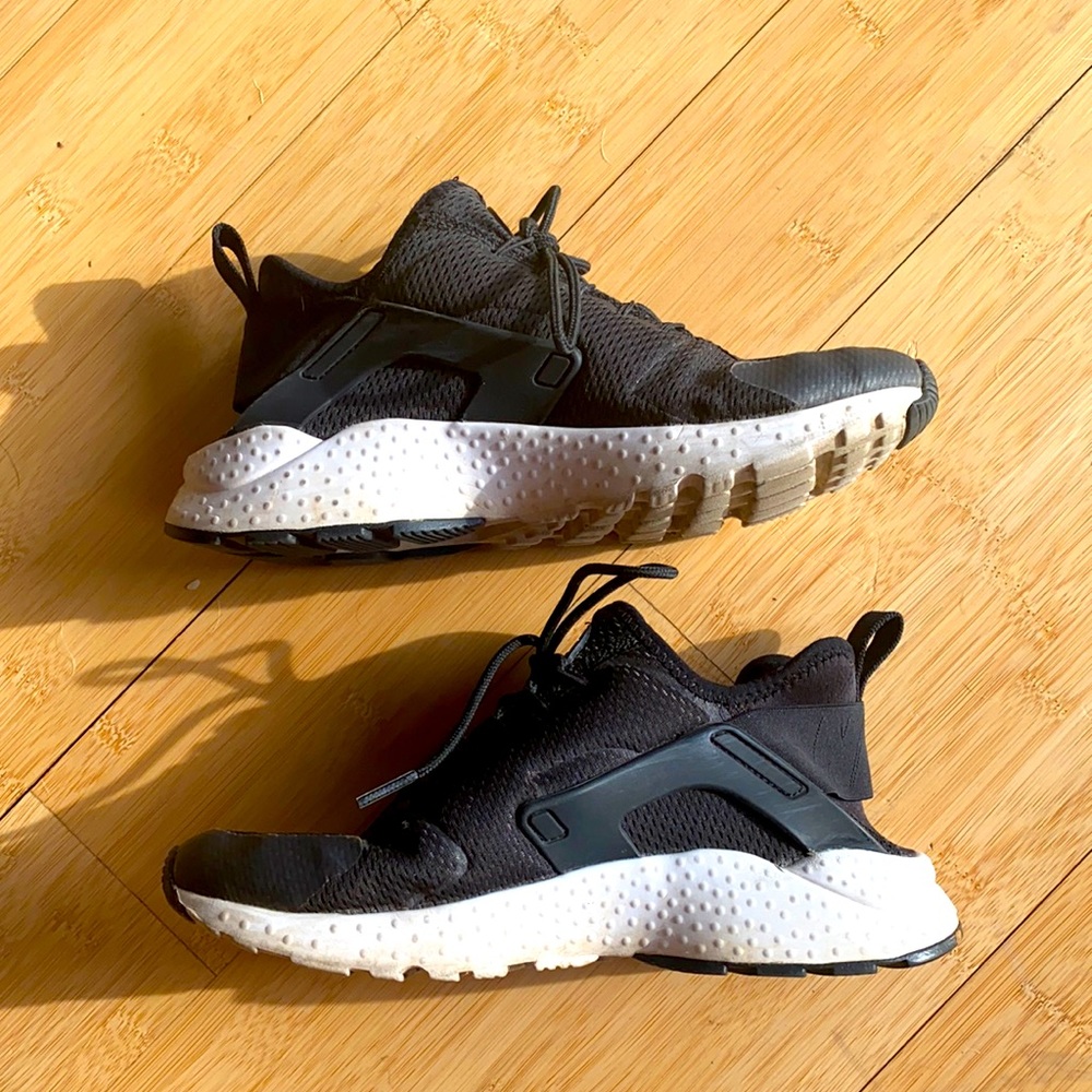 Nike hurache in black size 6.5